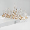 Espectacular corona plateada decorada con cristales swarovski y hojas de madre perla.